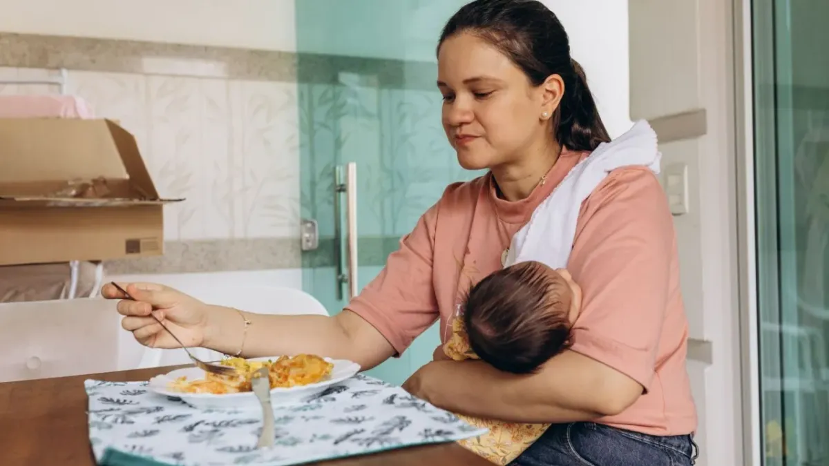 Szülés utáni étrend: receptek, amiket fél kézzel is megfőzöl