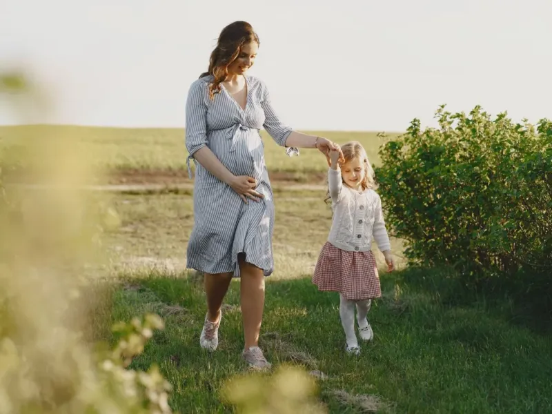 Szülés beindítása természetesen: málnalevél tea, séta, és ami tényleg számít