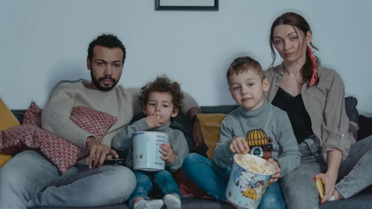 Családi mozizás otthon: a filmválasztás diplomáciája három korosztállyal
