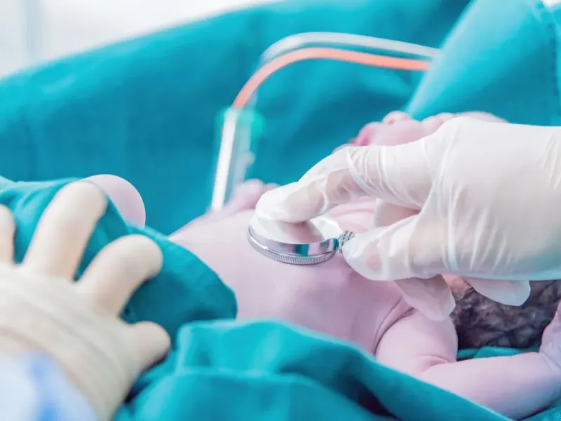 Csecsemő csípőszűrés és a többi ultrahang: miért viszik a babát, ha semmi baja