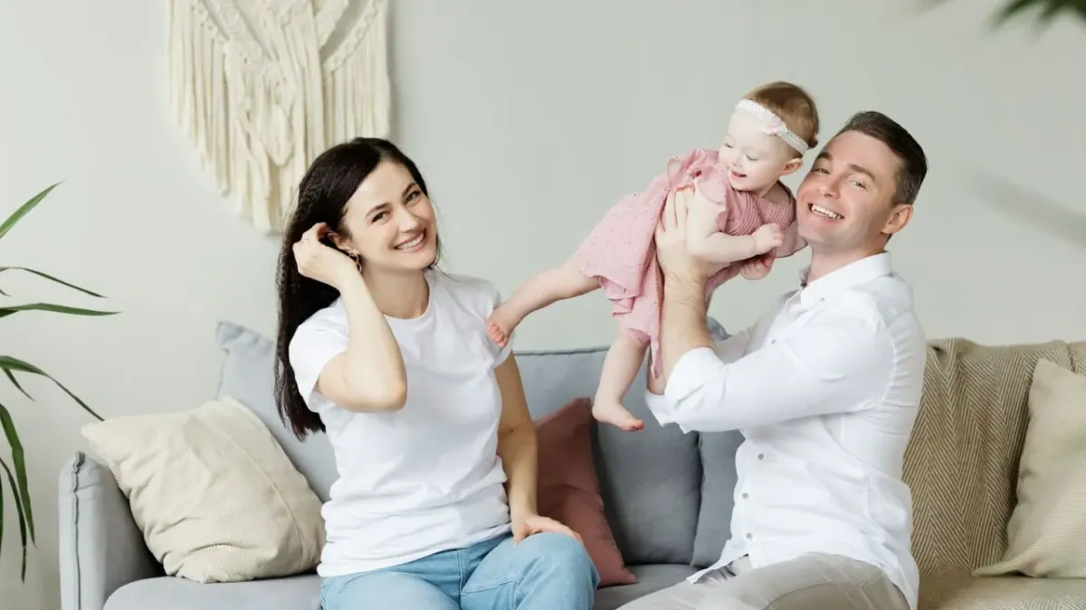 9 és 10 hónapos baba: feláll, kapaszkodik, és mindenhova el akar jutni
