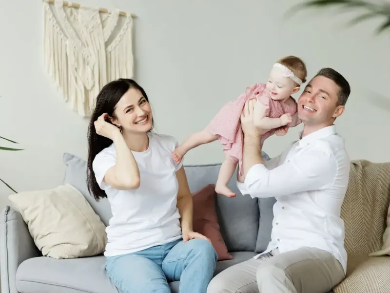 9 és 10 hónapos baba: feláll, kapaszkodik, és mindenhova el akar jutni