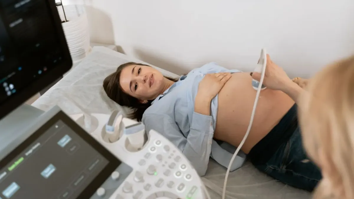 Terhességi vizsgálatok sorban: ultrahangok, vérvételek és a genetikai szűrés, érthetően
