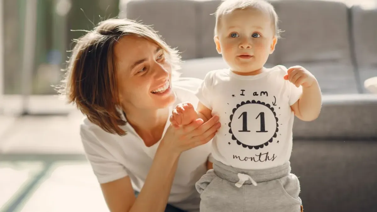 A 3 hónapos baba: amikor már téged néz, és nem csak a lámpát