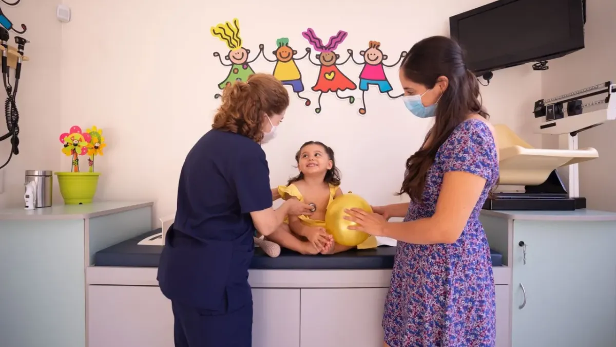 A doktor néni, akitől nem fél: hogyan lett barátságos az orvoslátogatás nálunk