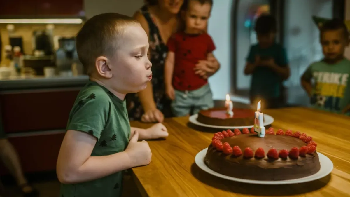 Cukor nélkül, de finoman: a gyerekszületésnap tortája