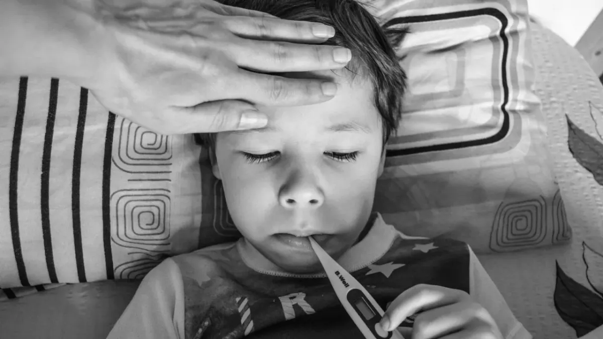 Lázas a gyerek: mikor elég a pihenés, és mikor kell orvoshoz menni?